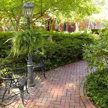 Louisville Bourbon Inn Екстериор снимка