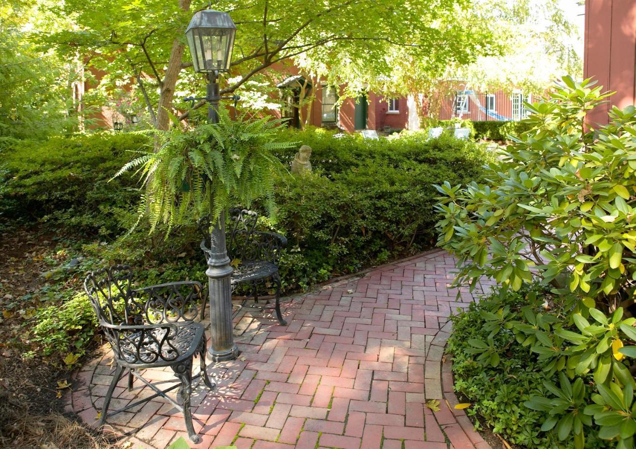 Louisville Bourbon Inn Екстериор снимка