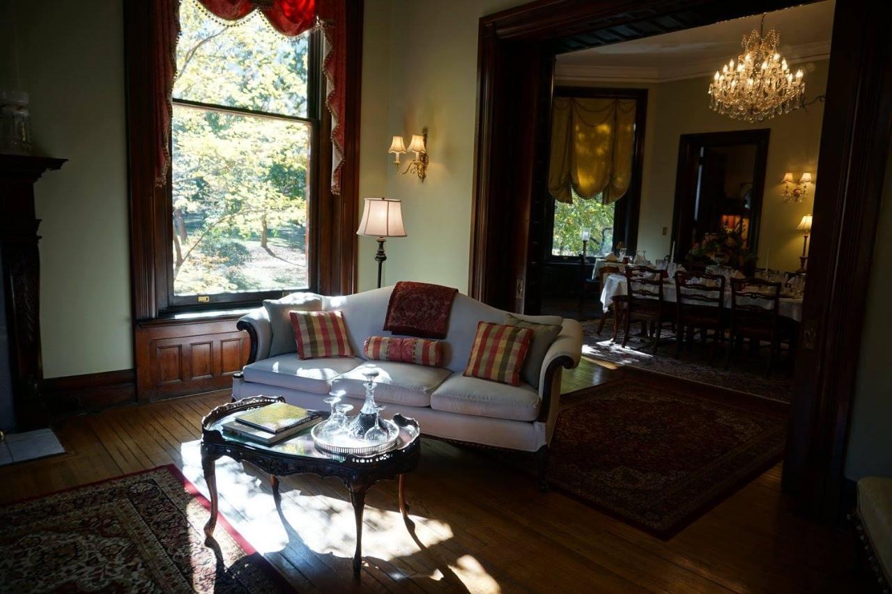 Louisville Bourbon Inn Екстериор снимка