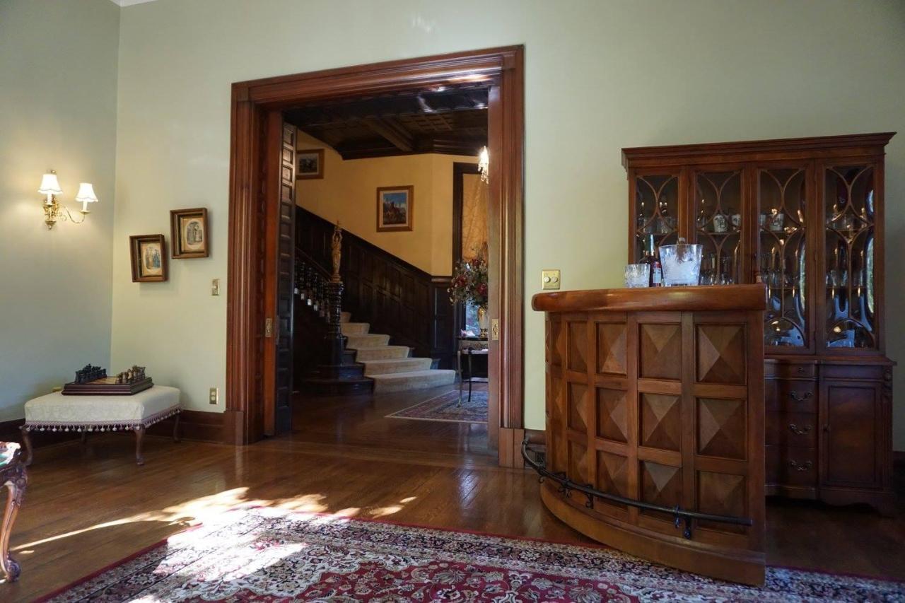 Louisville Bourbon Inn Екстериор снимка