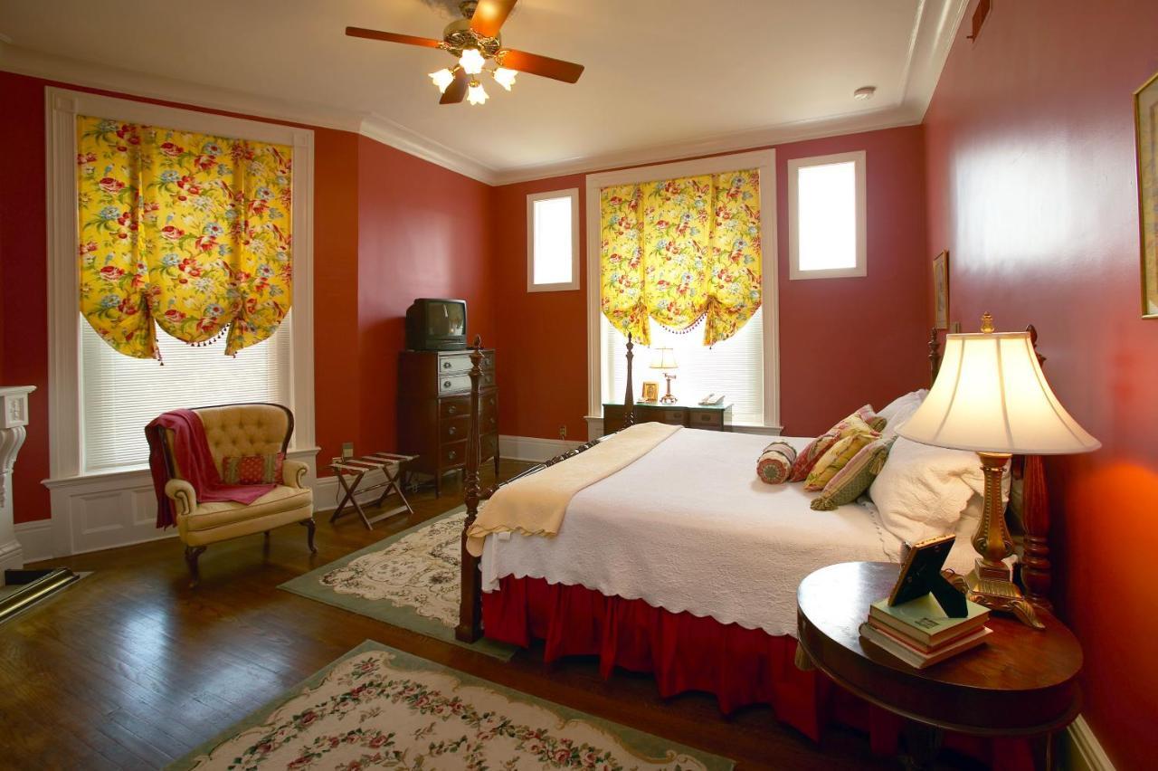 Louisville Bourbon Inn Екстериор снимка
