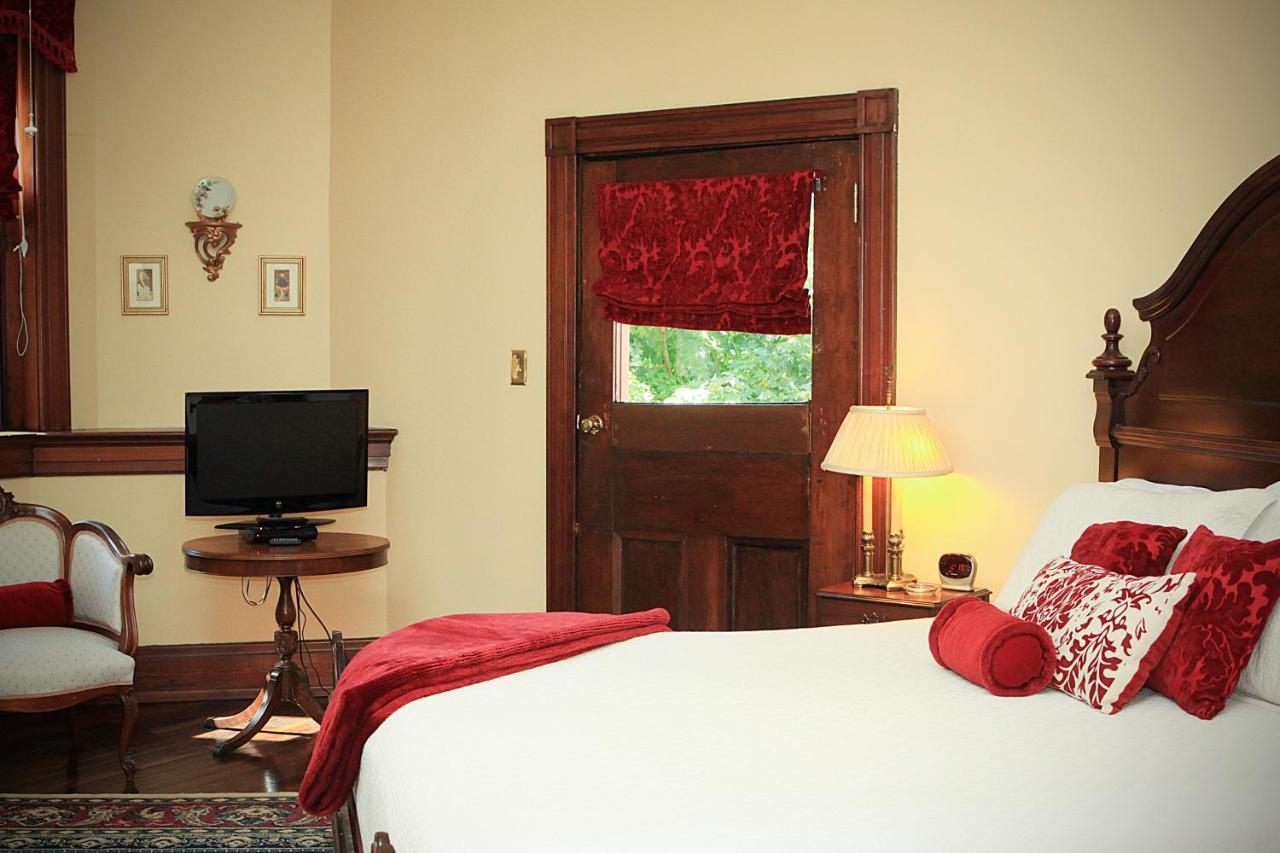 Louisville Bourbon Inn Екстериор снимка